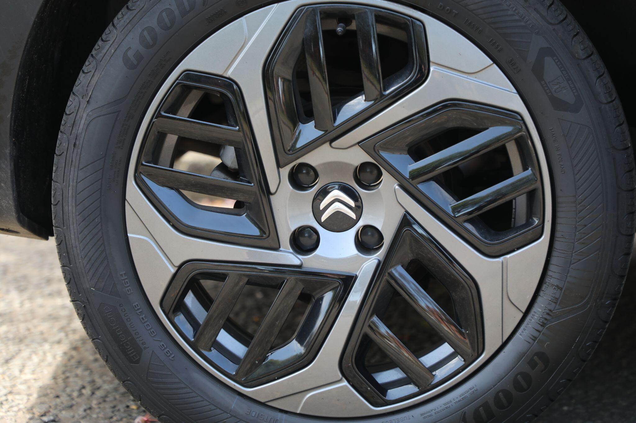 Large vehicle image